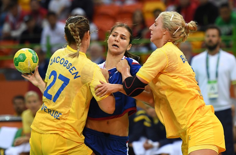 Męski sport? Nie dla nich! Te dziewczyny potrafią grać twardo, a czasem brutalnie