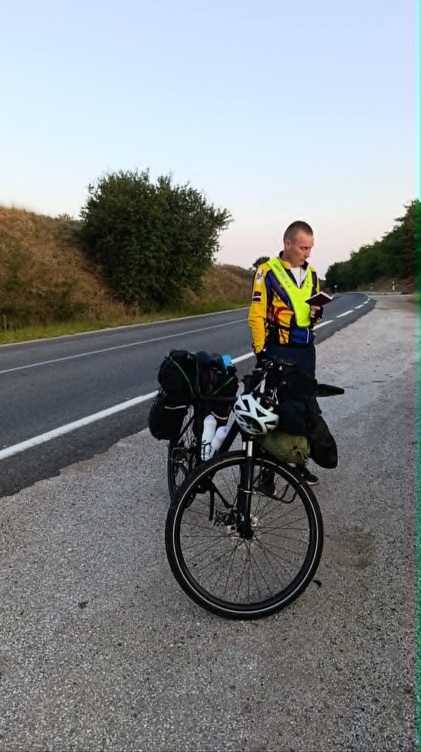 Dalibor Nakić i Dušan Stojanović krenuli biciklima do Hilandara