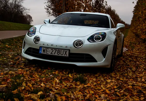 Alpine A110 jest jak James Bond. Rywale są bardziej napakowani i robią groźne miny, ale to James rozkłada ich na łopatki i pędzi dalej