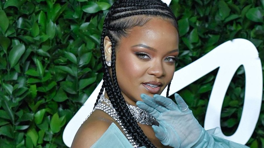 Rihanna po raz pierwszy została mamą. Jak podał serwis TMZ, chłopczyk przyszedł na świat w piątek 13 maja w Los Angeles