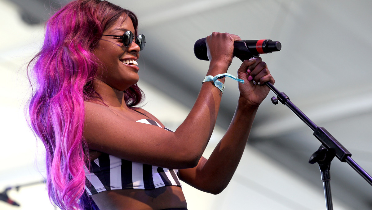 Azealia Banks ujawniła datę premiery mainstreamowego debiutu, "Broke With Expensive Taste". Longplay ukaże się dopiero 12 lutego 2013 roku.