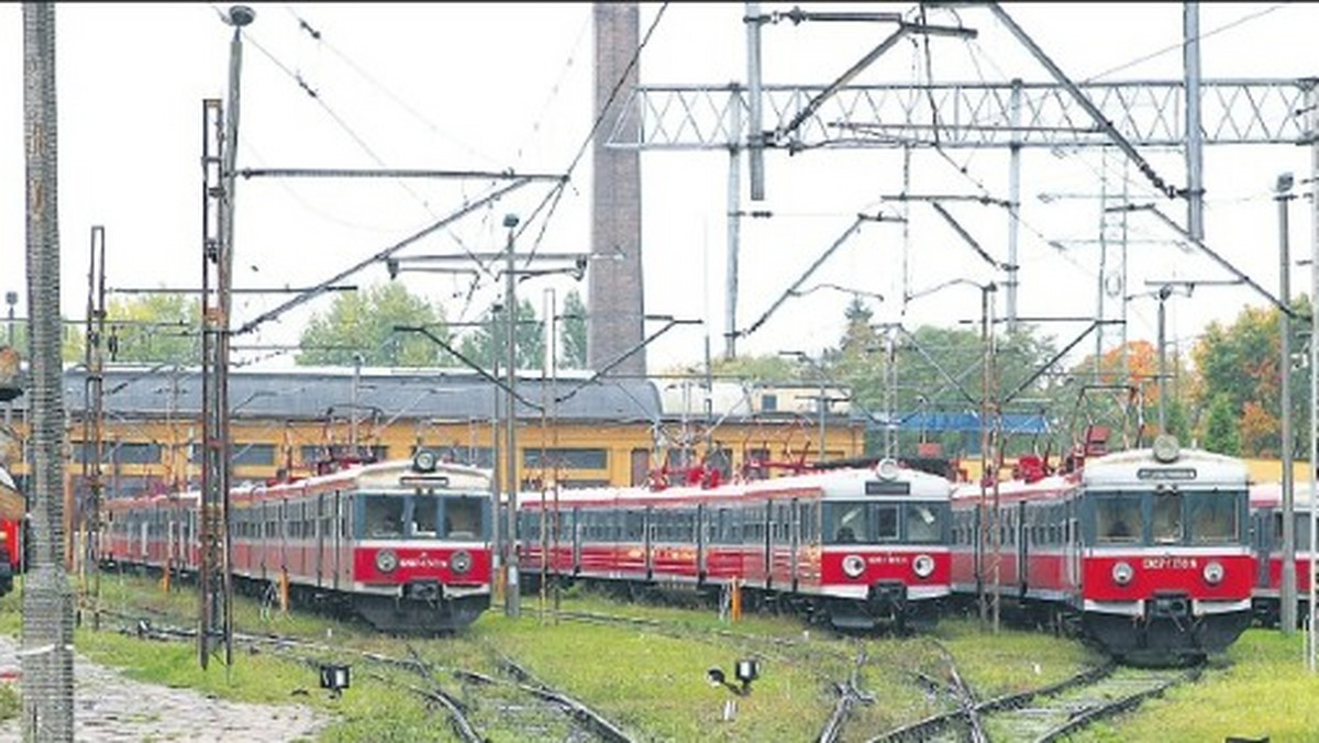 Samorząd województwa jest zaniepokojony informacjami o zagrożeniu likwidacją części linii kolejowych - informuje portal mmszczecin.pl.