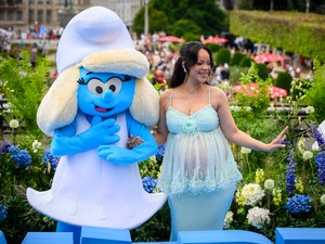 Rihanna Chanel meztelenruhában villantotta meg gömbölyödő pocakját: ő a legstílusosabb kismama, akit valaha láttunk