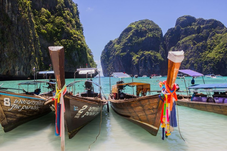 <strong>Tajlandia</strong>
<br></br>
Wyspa Ko Phi Phi. Niektórzy mówią, ze to najpiękniejsze miejsce w całej Tajlandii. 
<br></br>