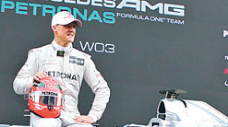 Schumi mutatta  be az új Mercedest