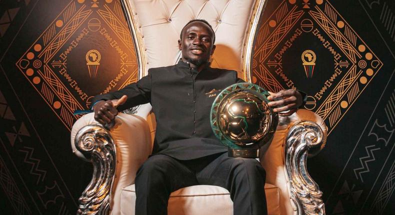 sadio-mane-cafawards-2019-trophee-vainqueur