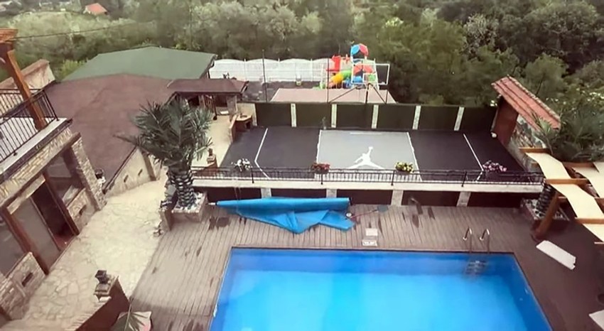 Žive u vili sa bazenom: Evo u kakvom bogatstvu se kupaju Aleksandra Subotić i Peca