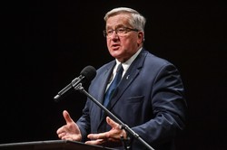 Komorowski radzi Nawrockiemu, jak zażegnać kryzys. I ujawnia: Napisałem tajny, twardy list