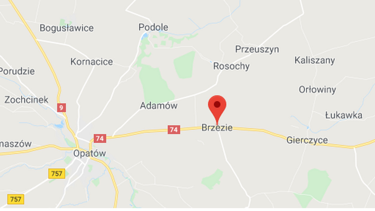 Odblokowana została droga krajowa nr 74 w Brzeziu koło Opatowa. Zderzyły się tam dwa samochody ciężarowe; obaj kierowcy zostali ranni.