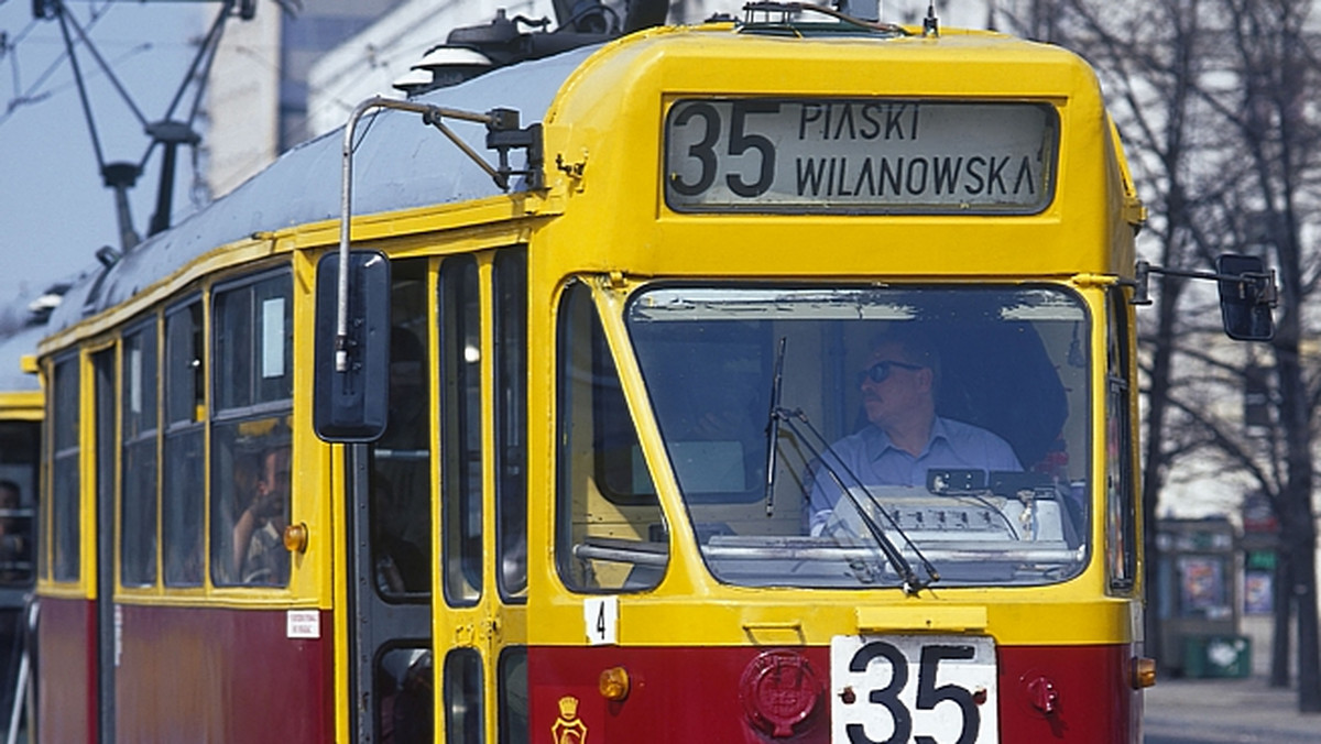 Wystarczy około 8 - 10 tys. zł, żeby kupić sobie wagon tramwajowy. Warszawa i Poznań sprzedają stare pojazdy - zachęca "Dziennik Gazeta Prawna".