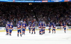 Islanders uzupełnili grono uczestników play off NHL, koniec serii Penguins