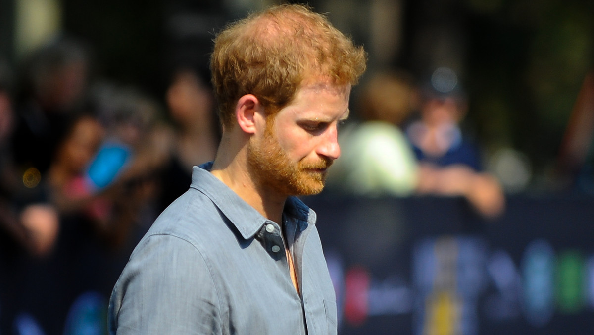 Książę Harry przyleciał do Londynu? "Może zostać upokorzony"