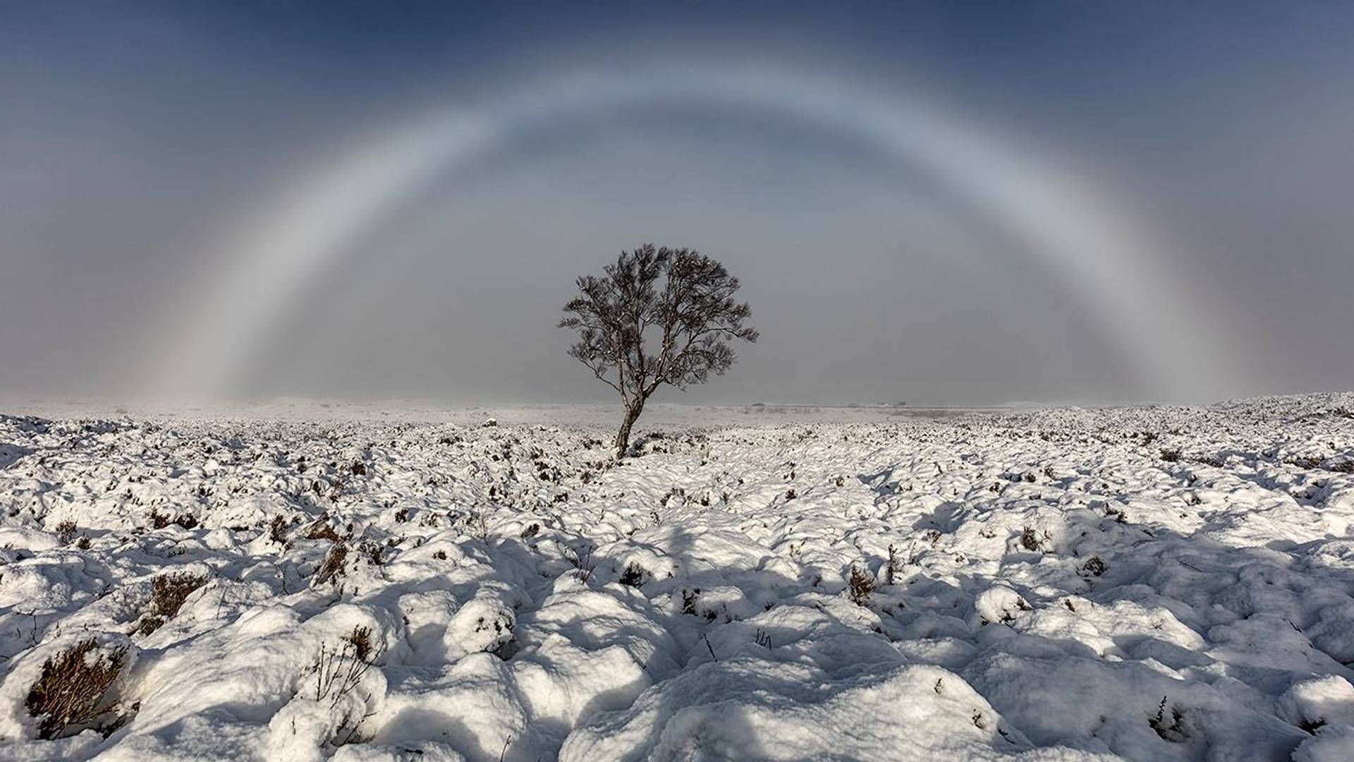 Jedinstven prizor: Fotograf uhvatio belu dugu u Škotskoj