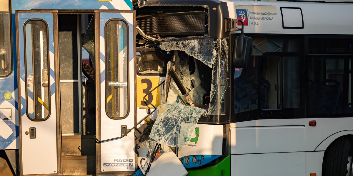 Wypadek w Szczecinie. Autobus zderzył się z tramwajem. Są ranni