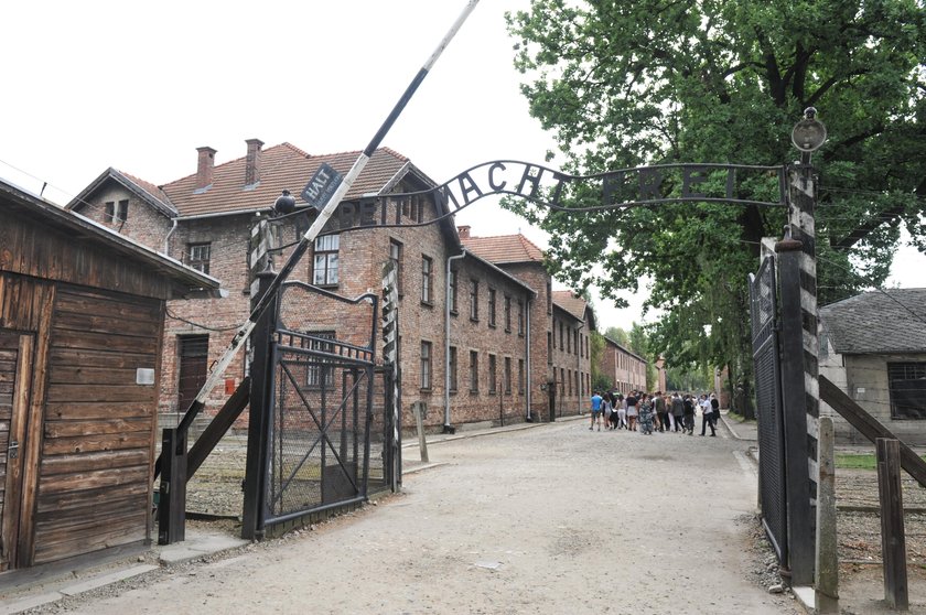 Zabili jagnię pod bramą Auschwitz 