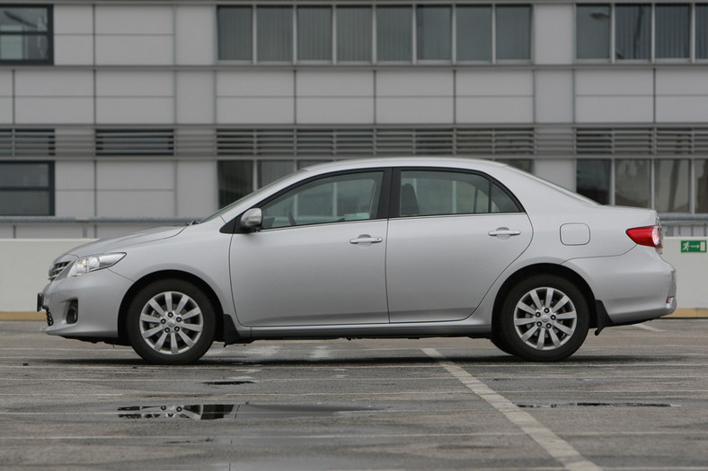 Ford Focus kontra Toyota Corolla i Mitsubishi Lancer: kompaktowy sedan? Dlaczego nie!