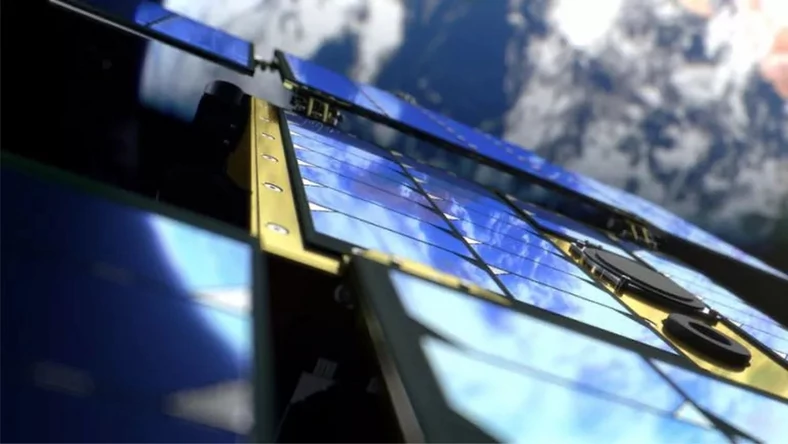 Panele słoneczne satelity Creotech skonstruowanego na autorskiej platformie