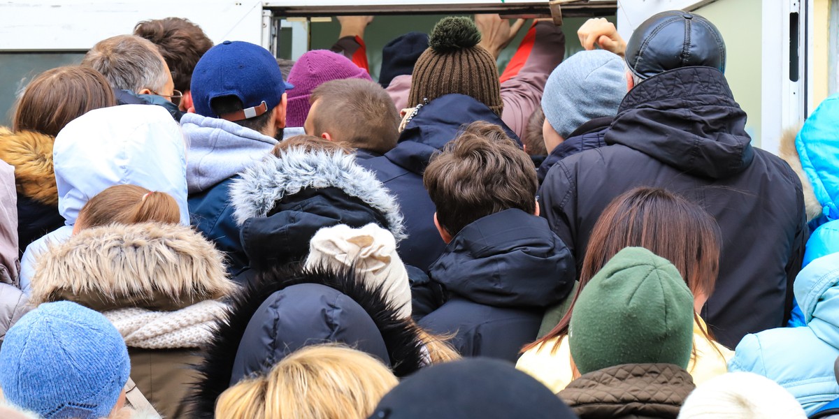 Pracowników szybko ubywa na rynku i pracodawcy boją się obniżać zatrudnienie.