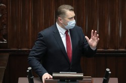 Czarnek: Jest potężny problem, żeby wyjść na spacer do parku naprzeciw PE