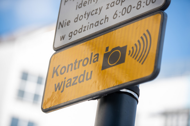 Wjazdu na plac Pięciu Rogów pilnuje kamera