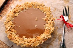 Ciasto z masy krówkowej. Gotowe w kilka minut i bez pieczenia