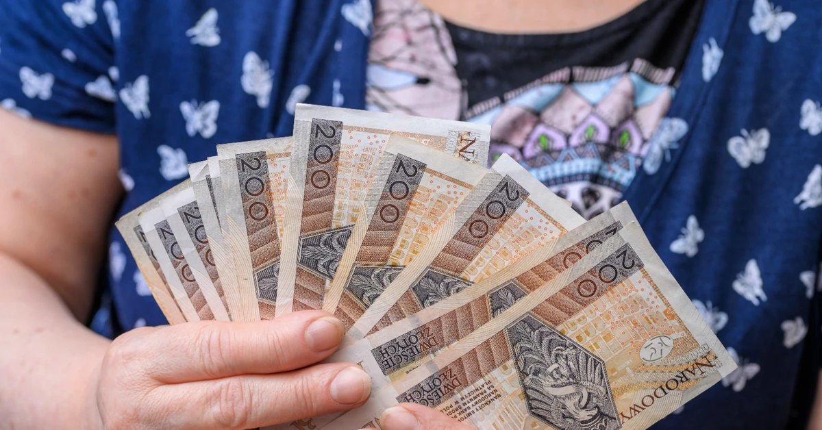 Masz 65 lat i 15 lat stażu pracy? Możesz dostać mniej niż 1000 zł emerytury! Sprawdź co zrobić, żeby dostać więcej