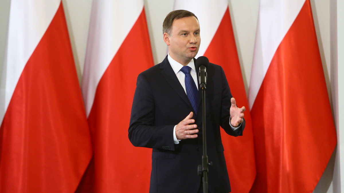 Szybsze załatwianie spraw w urzędach, usprawnienie postępowań administracyjnych czy wprowadzenie instytucji mediacji oraz tzw. milczącego załatwienia sprawy - takie będą skutki nowelizacji Kodeksu postępowania administracyjnego, którą podpisał prezydent Andrzej Duda.