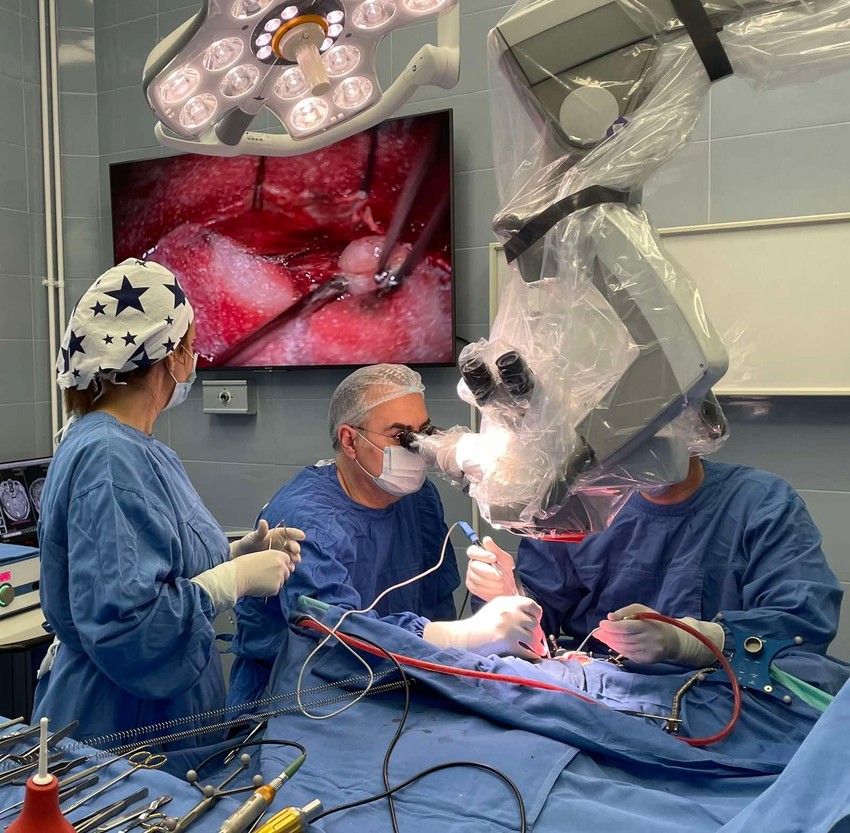 Operacija mozga pacijenta u budnom stanju