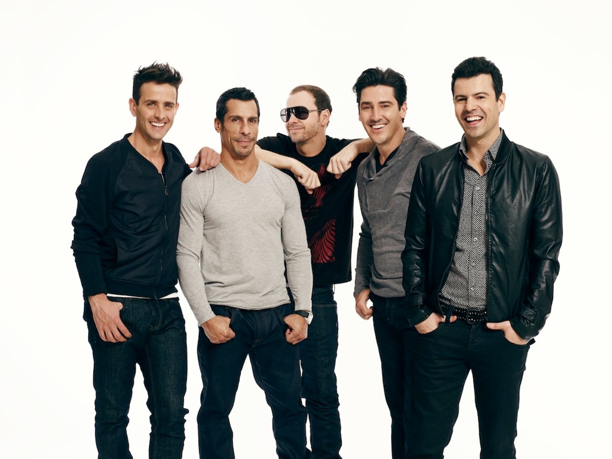 Mark Wahlberg na scenie z New Kids on the Block [WIDEO]