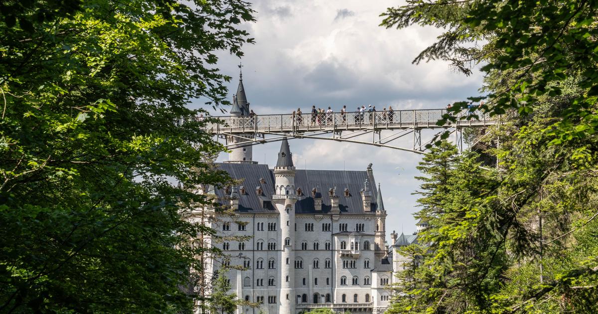 Ein Mann, der beschuldigt wurde, in Deutschland zwei amerikanische Frauen von einer Klippe gestoßen zu haben, hatte „überall tiefrote Flecken“, als ob er „zurückgestoßen“ worden wäre, sagt ein Zeuge