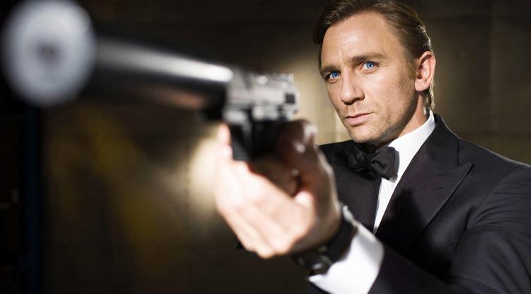 Daniel Craig, mint James Bond.