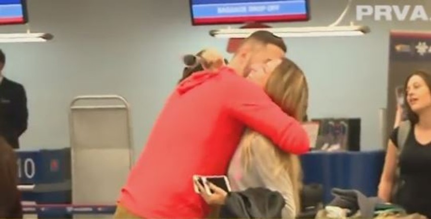 Rada i Momir u zagrljaju