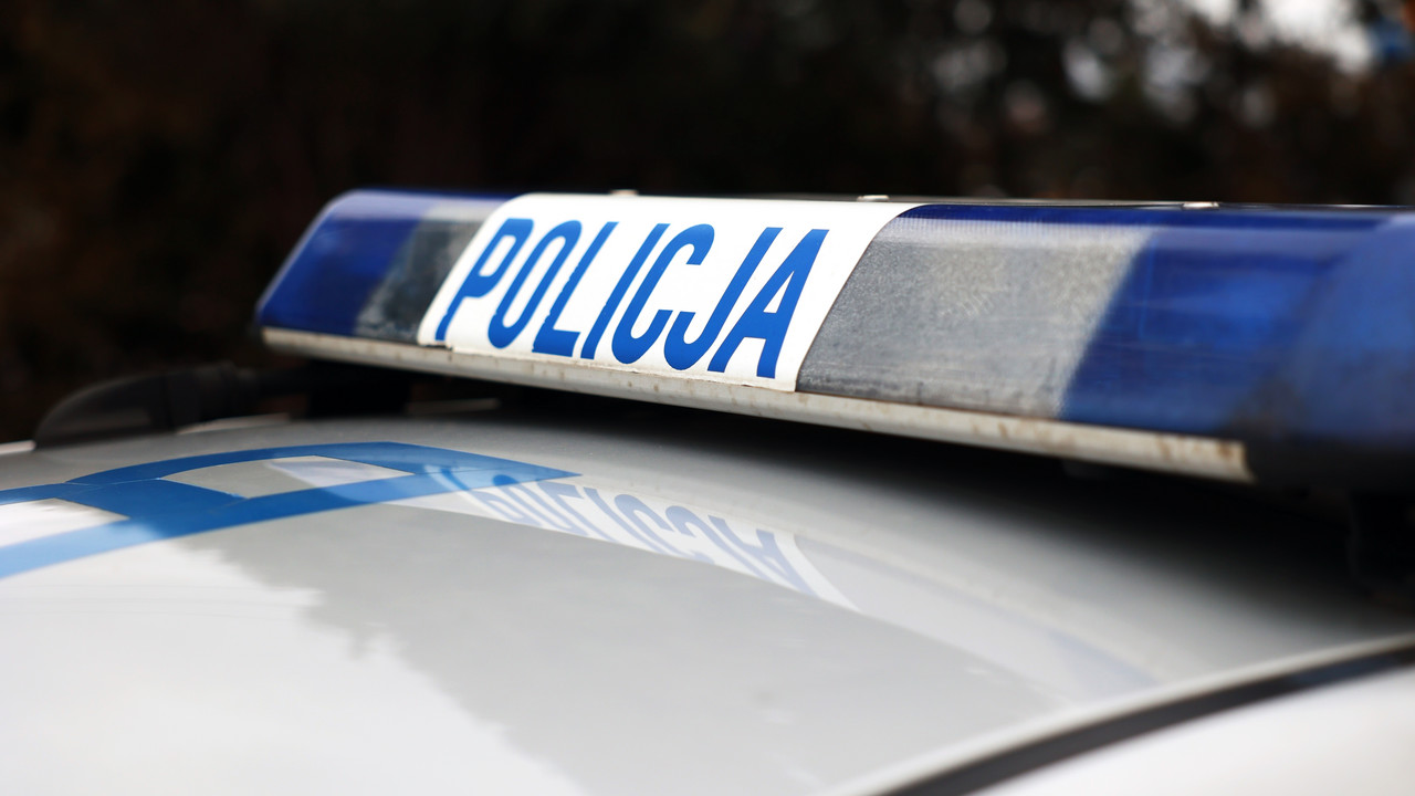 Policja wezwana do spalonego samochodu. W środku znaleziono zwęglone ciało