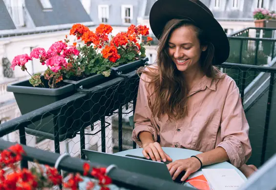 Meble na mały balkon. Te pomysły zmieszczą się wszędzie!