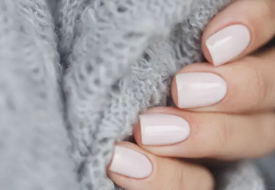 Manicure typu squoval będzie hitem tego roku. Jak go wykonać?