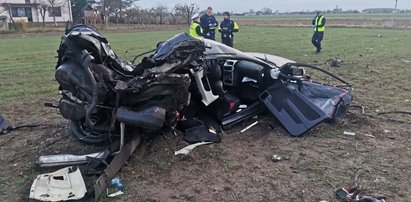 Makabryczny wypadek pod Kutnem. Godzinami czekali w polu na pomoc?