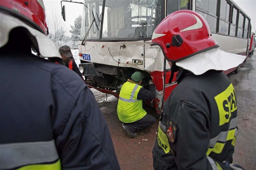 Wypadek autobusu linii 175. 13 rannych w Dąbrowie Górniczej