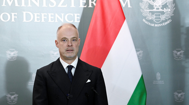 Fontos, hogy a magyar haderő harckészsége mindenkor a legjobb legyen - jelentette ki a honvédelmi miniszter/ Fotó: MTI/Bruzák Noémi