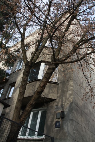 Siedziba i więzienie NKWD przy ulicy Cienistej w Warszawie, kilka domów dalej od więzienia przy ulicy Świerszcza