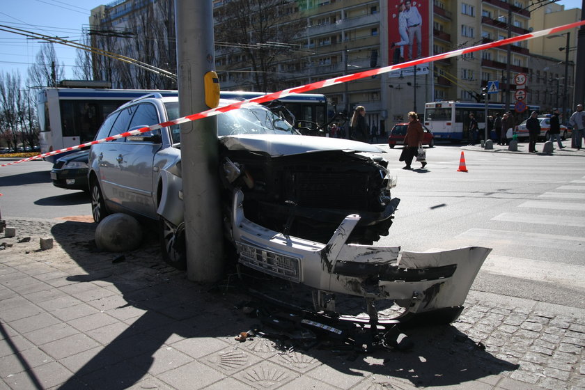 Wypadek volkswagena i ciężarówki 