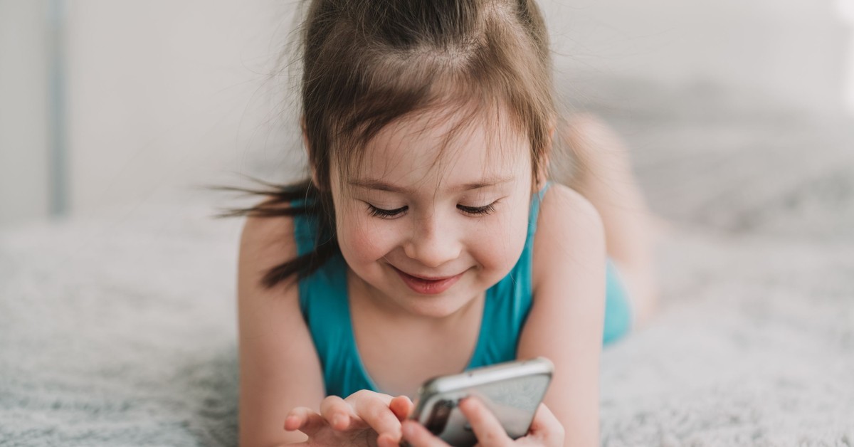 Smartfon zmienia mózg Twojego dziecka. Naukowcy alarmują: konsekwencje widać po latach
