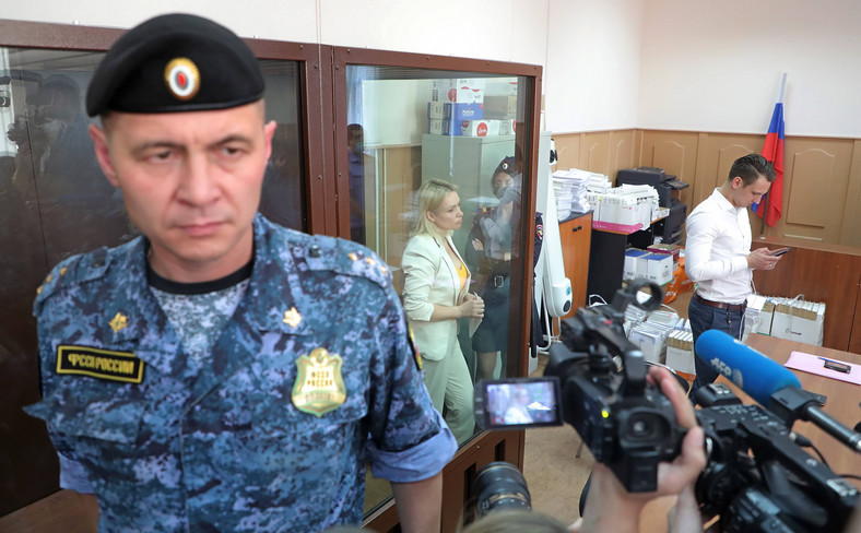 Była dziennikarka rosyjskiego kanału telewizyjnego Marina Owsiannikowa została oskarżona o celowe, publiczne rozpowszechnianie fałszywych informacji o użyciu rosyjskich sił zbrojnych w Ukrainie, 10 sierpnia 2022 r.