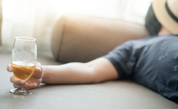 Pijany Polak bezpieczniejszy na wakacjach