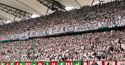 Legia ukarana za transparent o szubienicy dla KOD, Nowoczesnej, 'Gazety Wyborczej', Lisa i Olejnik