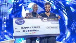 Progress Chukwuyem, winner of the Nigerian Idol Season 7, with a cheque of N30,000,000 (Thirty Million Naira) as part of the N100,000,000, worth of prizes; and Rite Foods’ Brand Manager, Boluwatife Adedugbe, at the grand finale of the music reality show, sponsored by the Bigi carbonated soft drink brand of Rite Foods Limited.