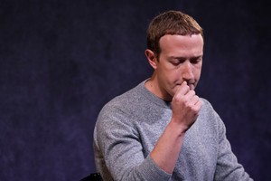 Mark Zuckerberg traci  200 mln dol. dziennie. W rankingu najbogatszych spadł o 14 pozycji