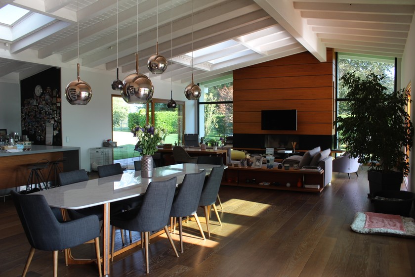 Der Ess-Wohnbereich bietet viel Platz.