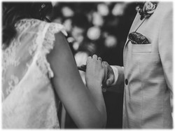 Chwilę temu były hitem, a dziś są już passé. TE weselne trendy przemineły z wiatrem!