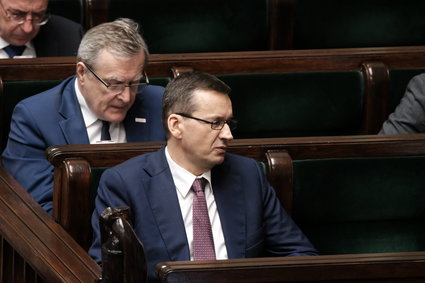 Rząd przyznaje się do błędu. Zmienia przepis dotyczący maseczek w pracy