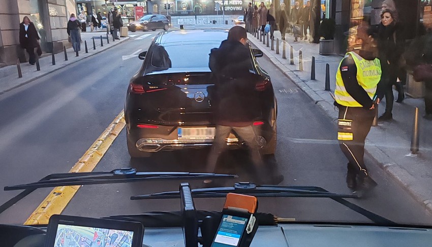 Pokvario se auto u Nušićevoj